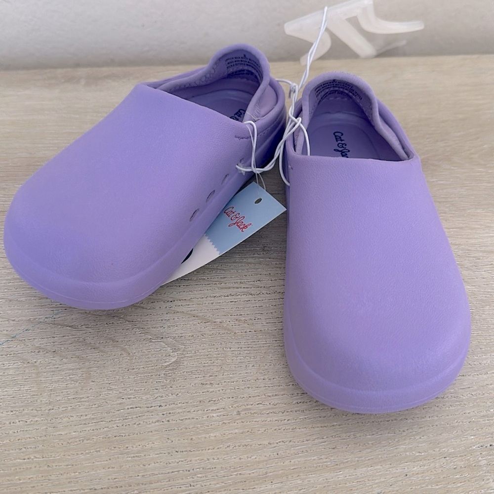 Girls size 9 water/comfort shoes NWT